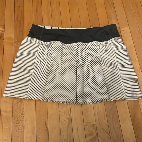 Lululemon Gray Fast Cat Skirt Size 4 VGUC - Picture 14 of 16